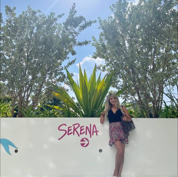 Meet your Posher, Serena - Picture 1 of 1